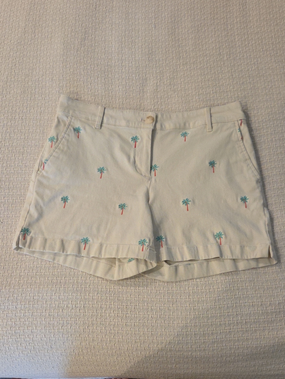 Tommy Bahama Womens Chino Shorts With Palm Trees, Size 6 - Picture 3 of 6